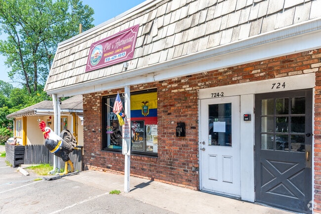 Nicole's Deli serves classic deli favorites alongside a variety of Ecuadorian dishes.