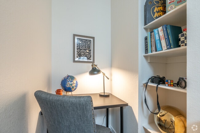 1BR, 1BA - 771SF - Working Area
