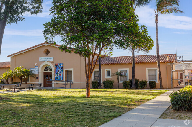 Front courtyard at Lincoln Elementary School in Long Beach.