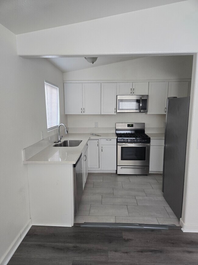 1280 Blankenship Ave unit 1, Las Vegas, NV 89106 - photo 4