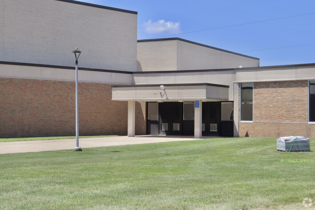 Log College Middle School serves students in the Warminster community.