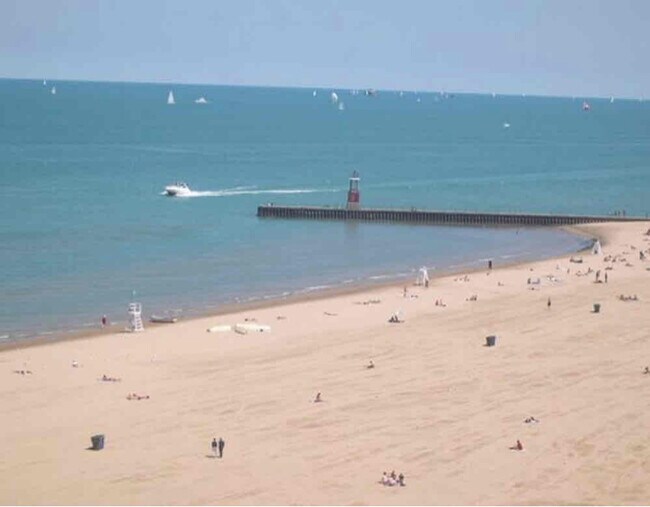 5746 N Sheridan Rd, Chicago, IL 60660 - photo 2