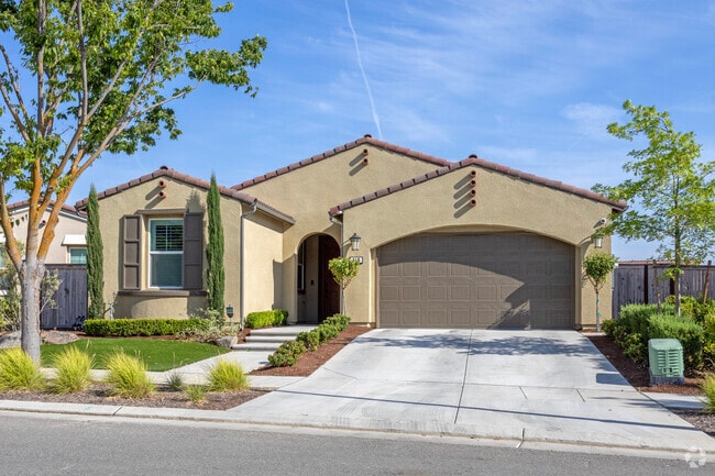 Spanish inspired homes are a popular choice in Tesoro Viejo.