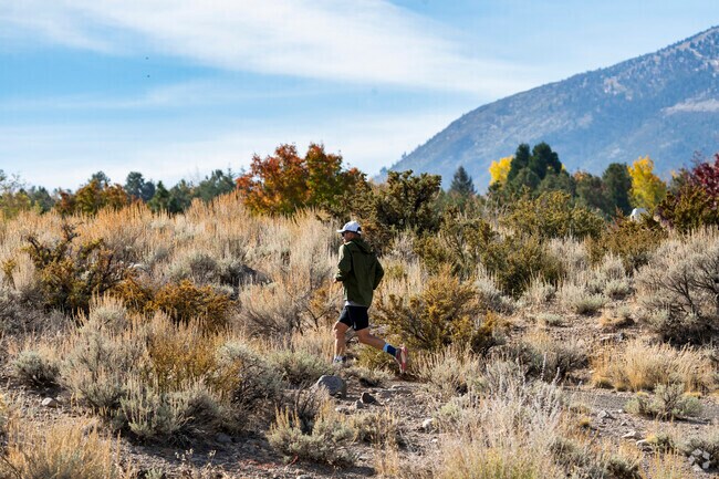 Hidden Lake has incredible access to mountain trails, great for runners and mountain bikers.
