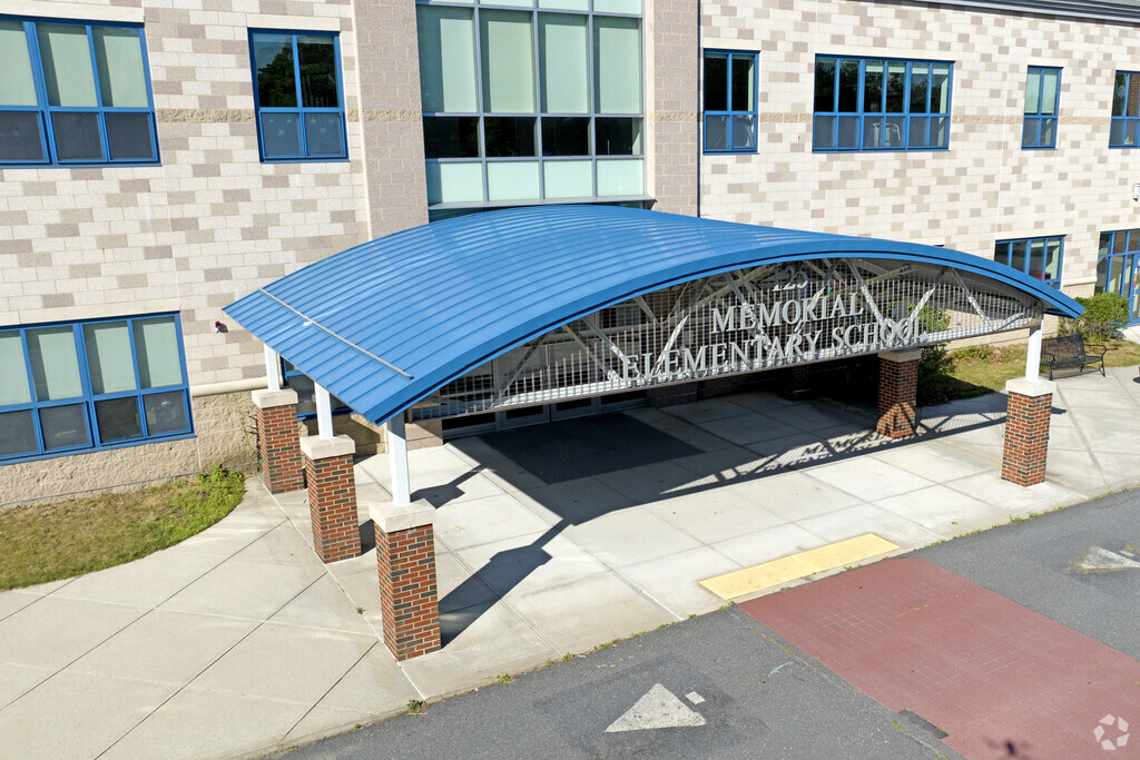 Front entrance to Memorial Elementary School.