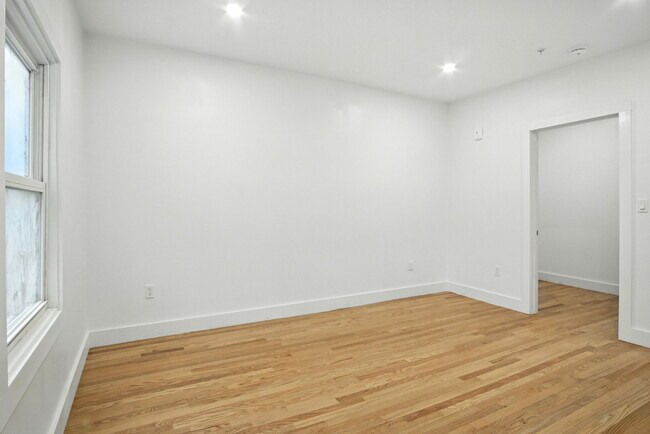 21 Regent Cir unit 6, Brookline, MA 02445 - photo 6