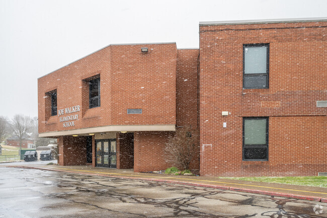 Joe Walker Elementary School has a student-teacher ratio of 13 to 1 which is the average.