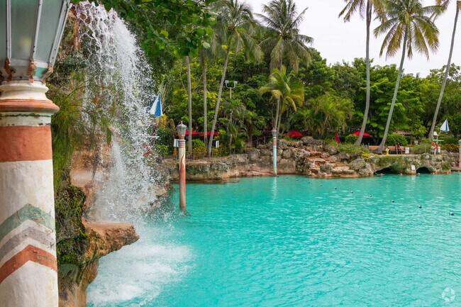 The Venetian Pool is offering natural environment to its visitors.