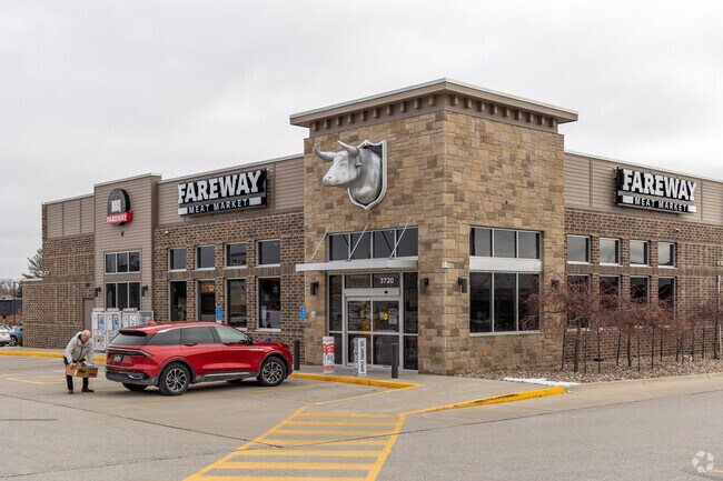 Fareway Meat Market in Edwards is a trusted spot for premium cuts and fresh produce.