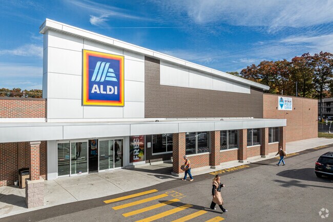 Aldi is a go-to grocery store for folks in the Steele neighborhood.