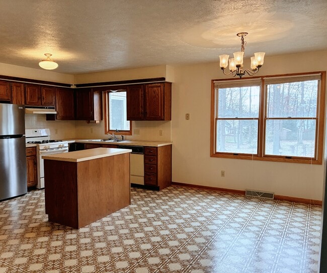 1248 Boettler Rd unit 1248 Boettler Rd, Uniontown, OH 44685 - photo 2