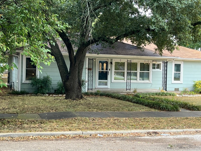 1000 E Walnut St, Hillsboro, TX 76645 - photo 1