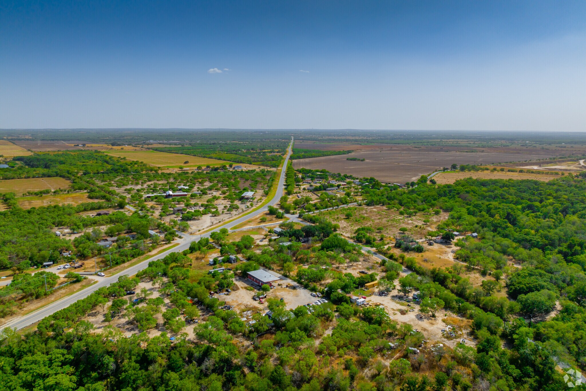 If you're looking for large properties, Medina Lake is full of plots for you.