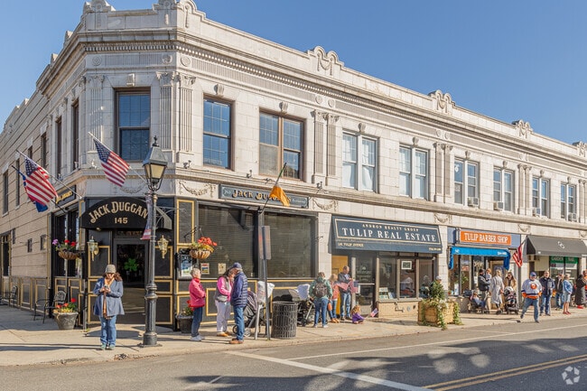 Residents gather on Tulip Avenue for the Veterans Day parade.
