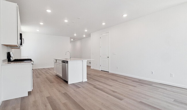 8317 Snake River St, Littleton, CO 80125 - photo 5