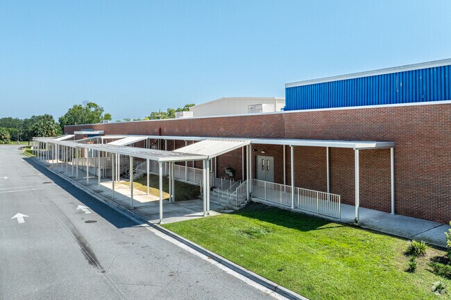 BridgePrep Academy of Duval has easy student pickup lanes.