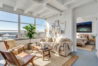 102 E Liberty St, Savannah, GA 31401