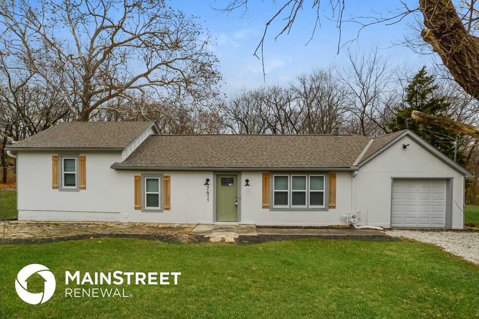 7411 NW Oak Dr, Kansas City, MO 64152 - photo 1