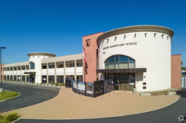 Welcome to Abraham Lincoln Elementary School located in Anaheim, CA.