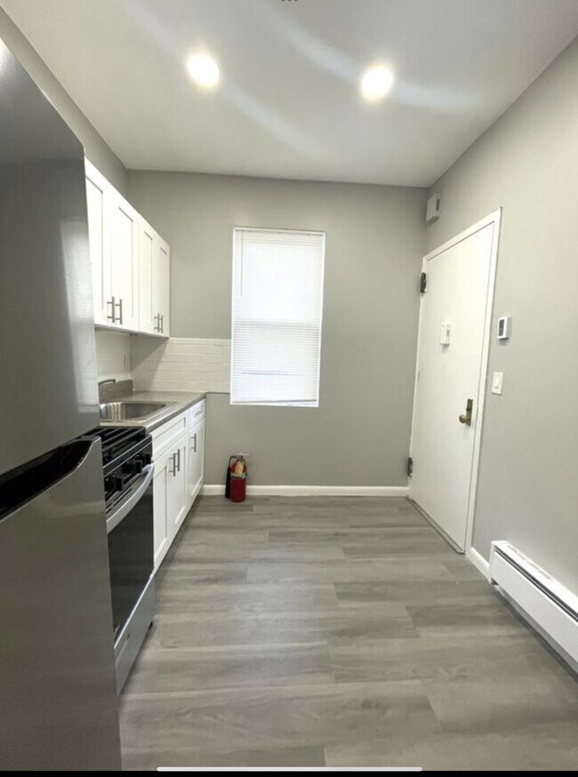 970 Mclean Ave unit 2R, Yonkers, NY 10704 - photo 3