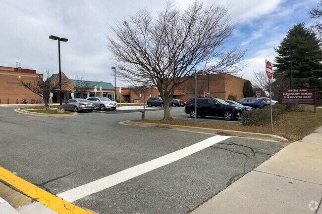 Front entrance to Ritchie Park Elementary School