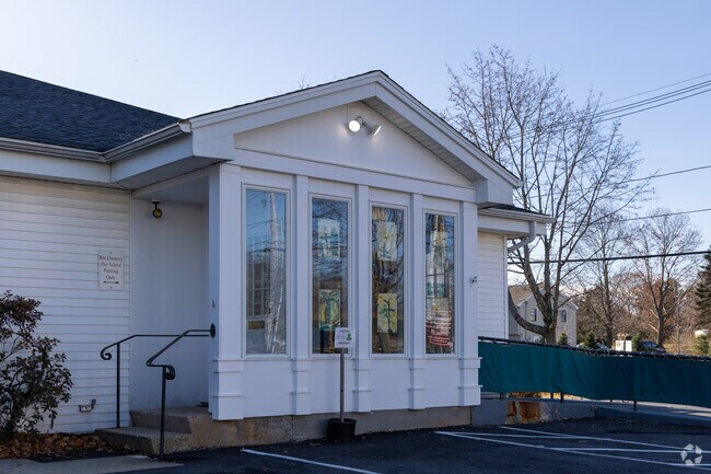 Rye Country Day School provides an early childhood education.