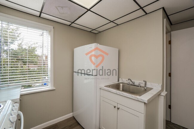 60 Romney St unit 2, Charleston, SC 29403 - photo 6