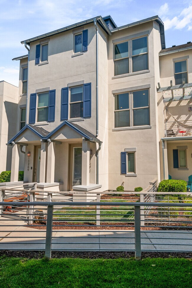 11271 S High Crest Ln, South Jordan, UT 84009