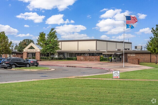 Central Junior High earns a B from Niche.