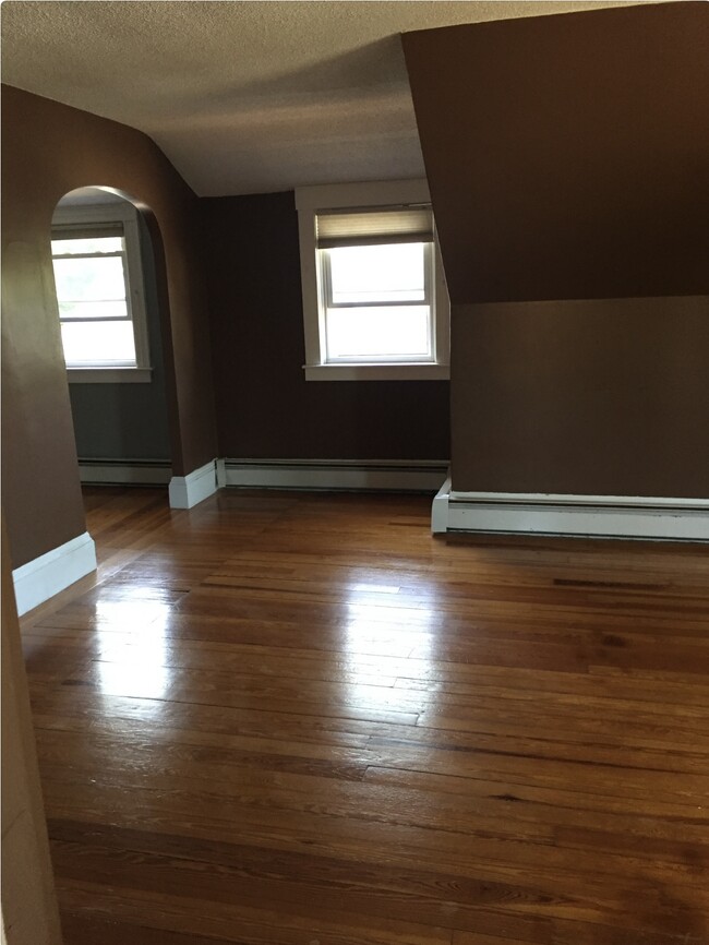 82 Wheeler Ave Unit 3, Cranston, RI 02905