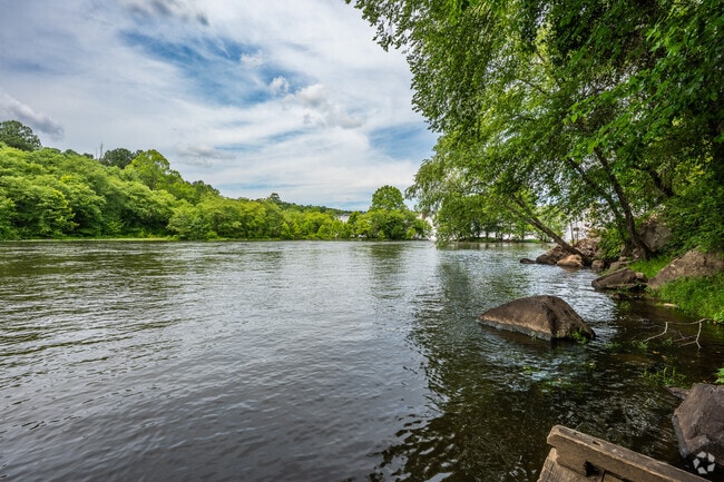 The Appomattox River runs through Dinwiddie County.