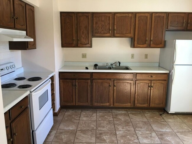 314 Church St unit 1, Audubon, IA 50025 - photo 2