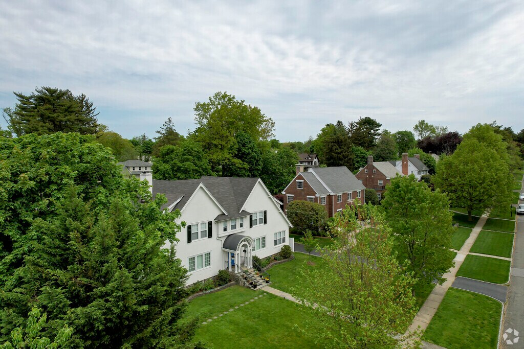 About Rochelle Heights | Schools, Demographics, Things to Do - Homes.com