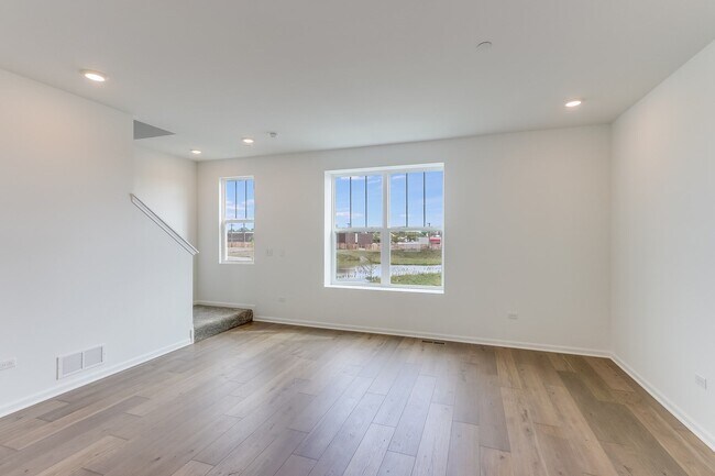 1060 E Oakton St unit 36449678, Des Plaines, IL 60018 - photo 3