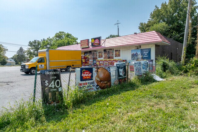 Krispy Krunchy Chicken convenience and serves fresh fried chicken in Mueller Park.