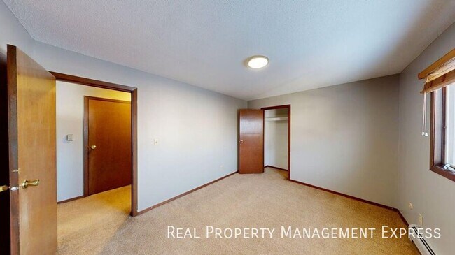 1011 S 2nd Ave unit 4, Sioux Falls, SD 57105 - photo 4