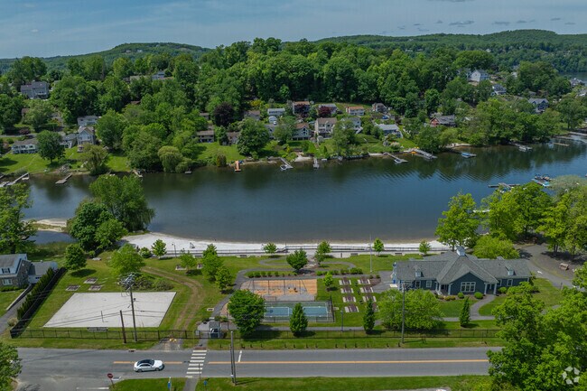 The Brookfield Town Beach is a beautiful and well maintained park.