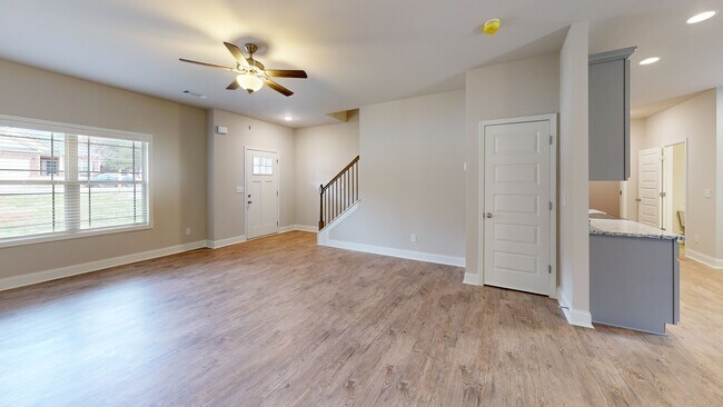 407 Crescent Ct, Griffin, GA 30224 - photo 2