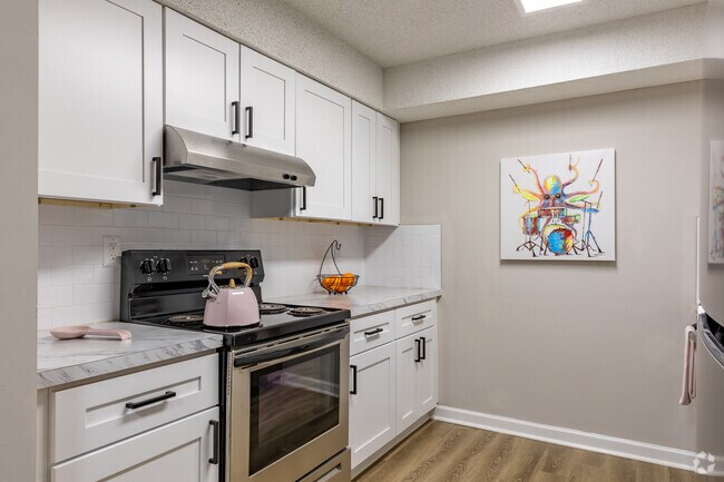 2BR, 1BA - 909SF Kitchen