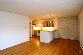 702-714 W Roosevelt Rd, Wheaton, IL 60187