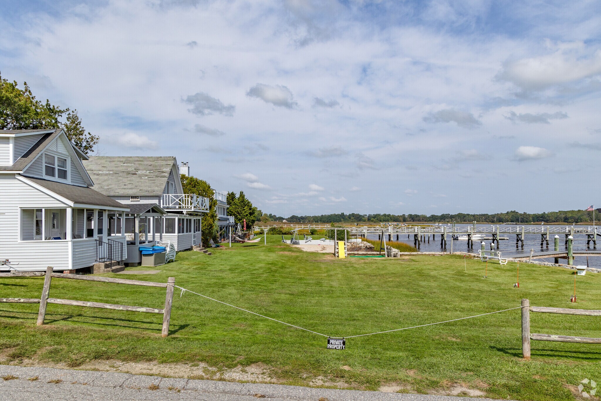 Spacious yards are a good buffer from the river in the South Warren - Metacom neighborhood.