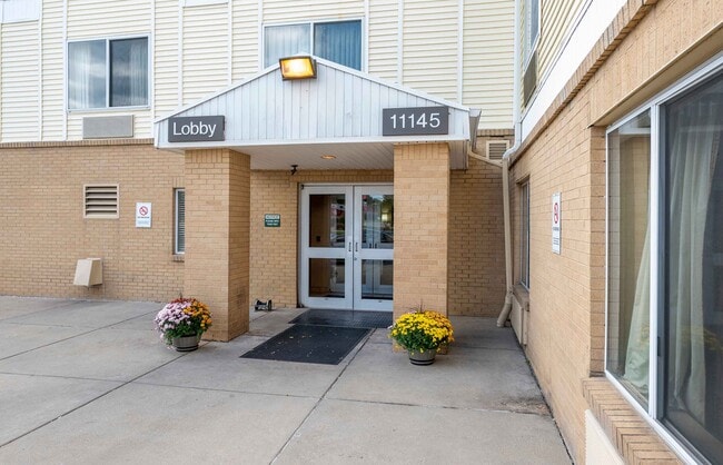 11145 Kenwood Rd, Blue Ash, OH 45242 - photo 3