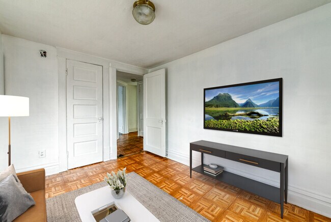 124 E Barnes Ave unit Main, Lansing, MI 48910 - photo 4