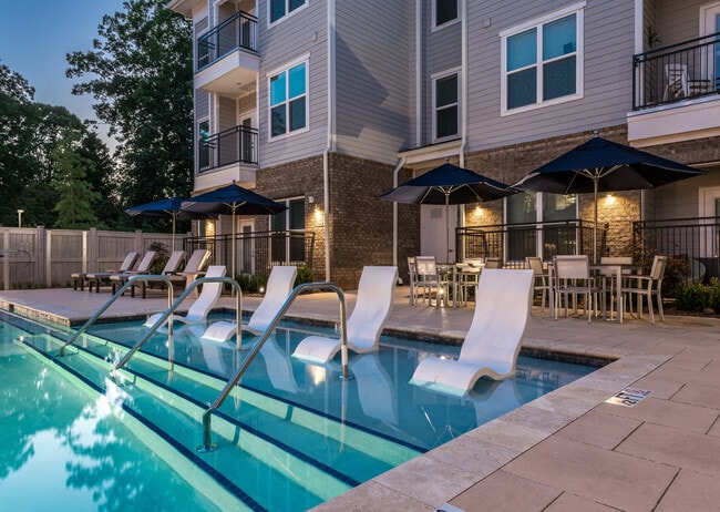 Overture Cotswold 55+ Active Adult Apartment Homes, Charlotte, NC 28211 - photo 7