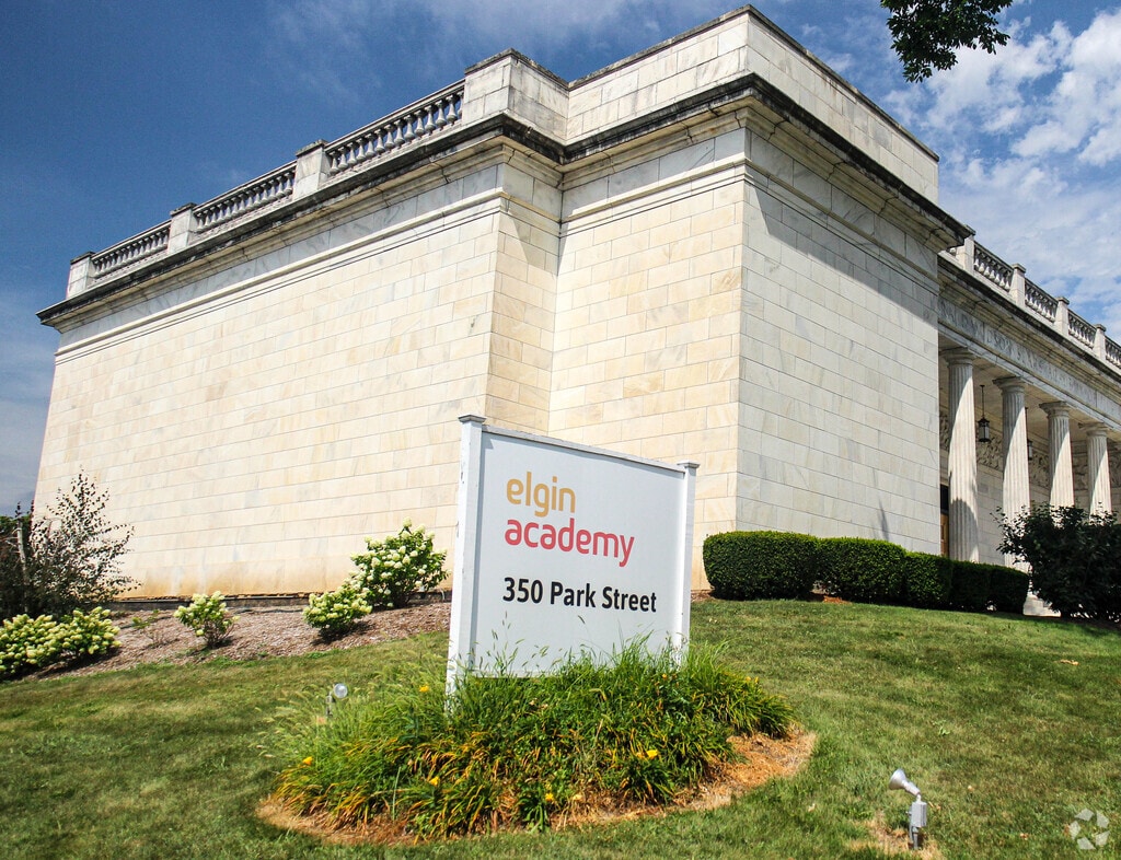 Elgin Academy provides private education in the neighborhood of Elgin.
