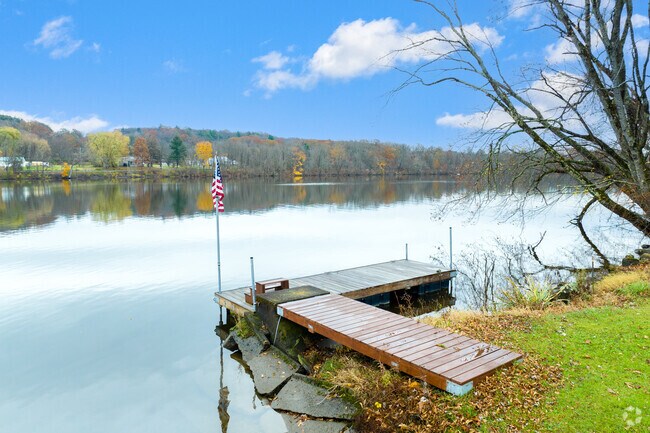 Halfmoon’s waterfront access makes its docks ideal for a tranquil escape or a casual afternoon by the river.