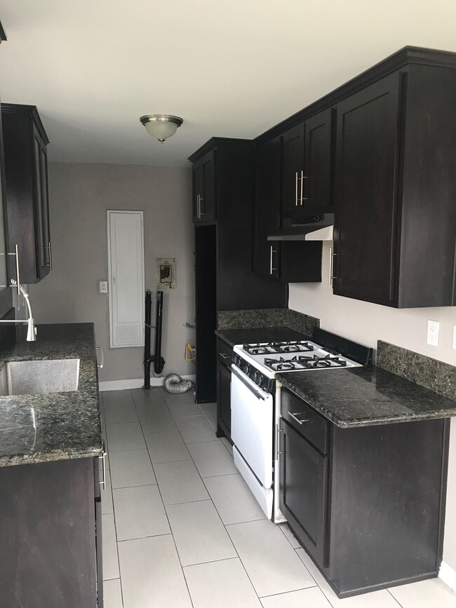 1241 W 102nd St, Los Angeles, CA 90044