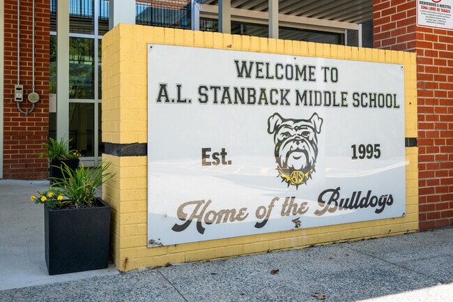 The student population of A L Stanback Middle is 636.