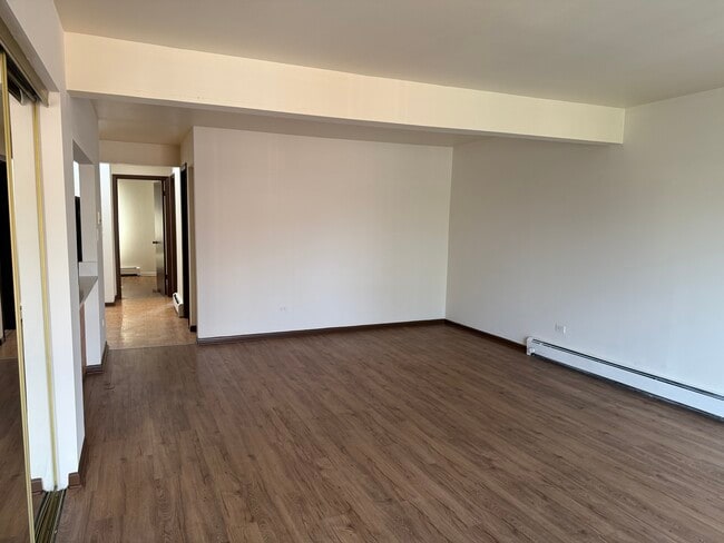 490 Pleasant Run Dr unit 490-F, Wheeling, IL 60090 - photo 2