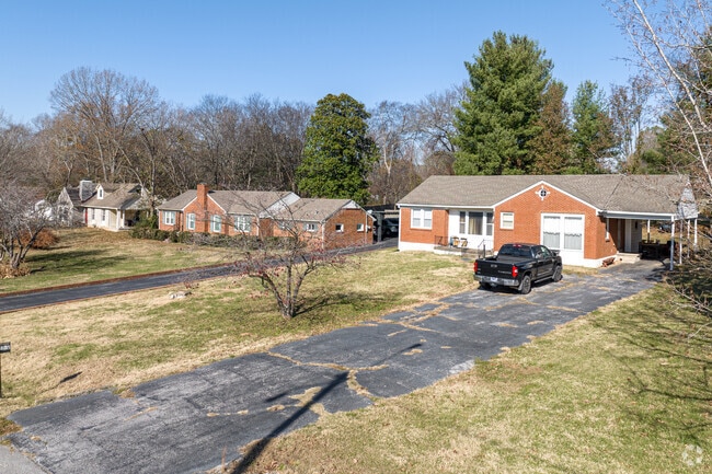 Quaint bungalow homes in Santa Fe feature large driveways for easy parking.